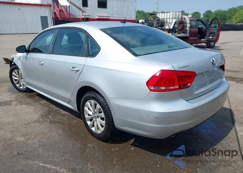 2012 Volkswagen Passat 2.5L S z USA, uszkodzony, nr VIN 1VWAP7A30CC048843